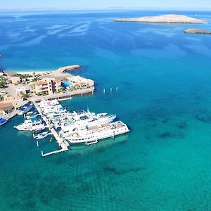 Club Cantamar Beach Hotel & Marina